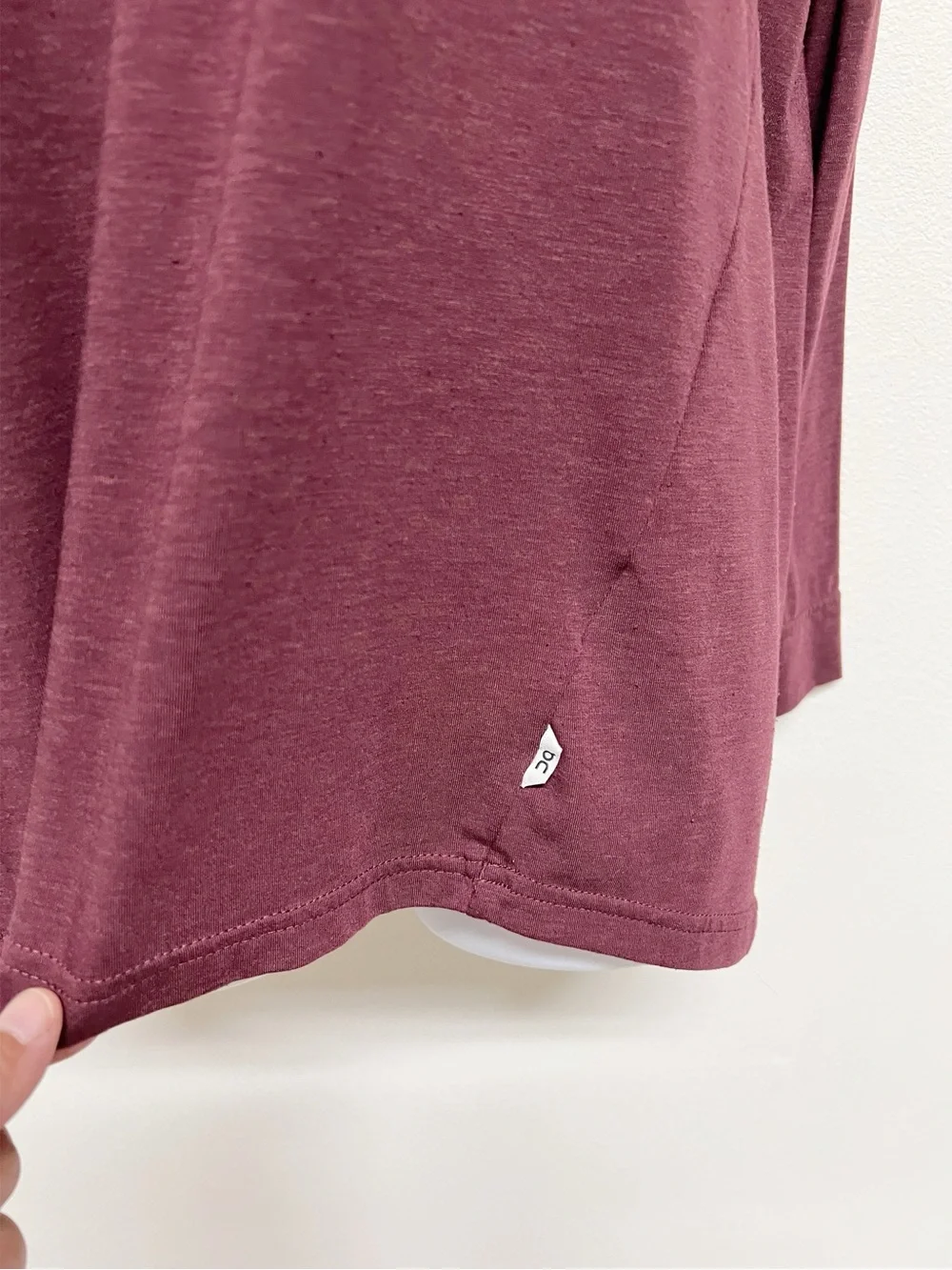 ON Running Womens Burgundy Long Sleeve Quick Drying Scoop Neck Long T Size M - Picture 2 of 6